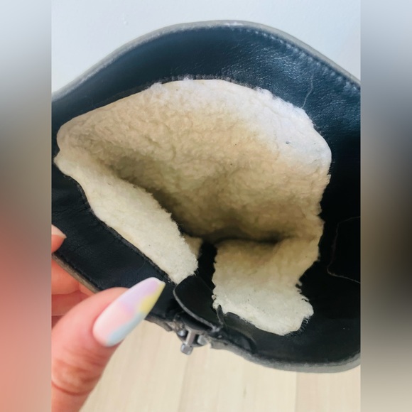 Grey boots - Picture 5 of 5